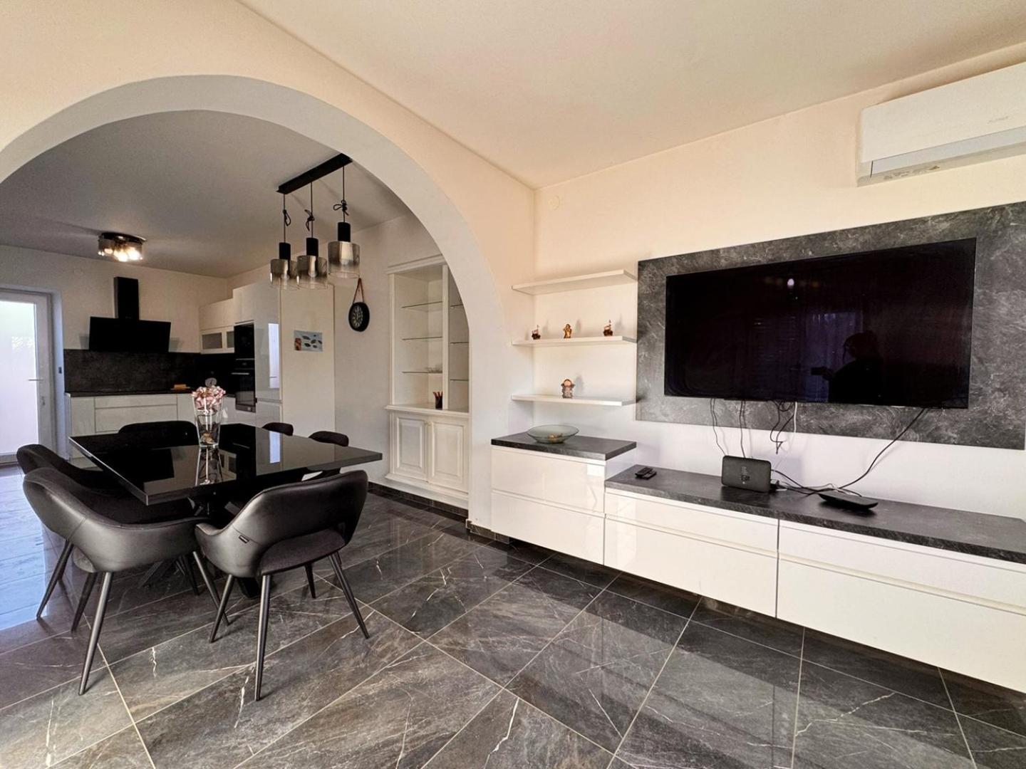 Apartments Katarina Malinska Exterior photo